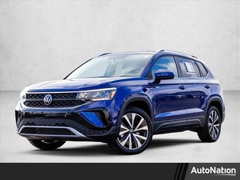 Used 2022 Volkswagen Taos SE image 1