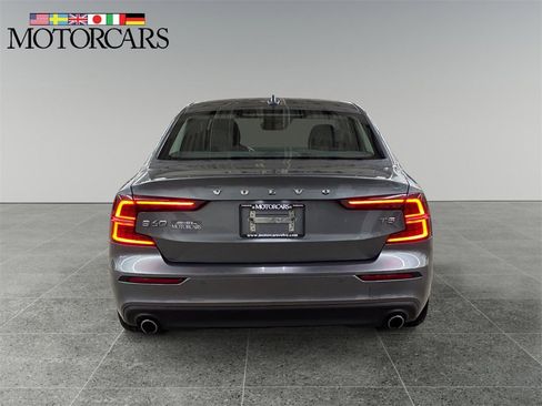 Used 2020 Volvo S60 T5 Momentum w/ Protection Package Premier image 4
