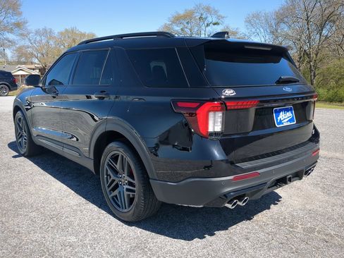 Certified 2025 Ford Explorer ST image 5