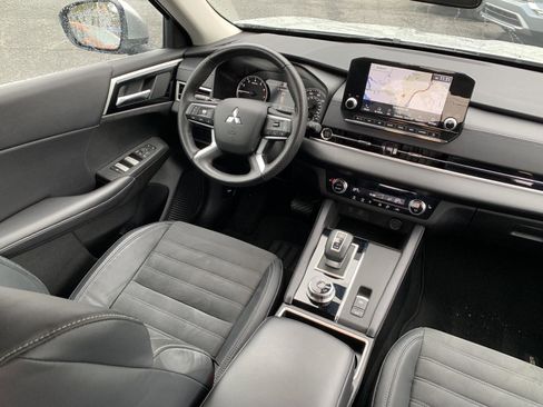 Used 2023 Mitsubishi Outlander SE image 24