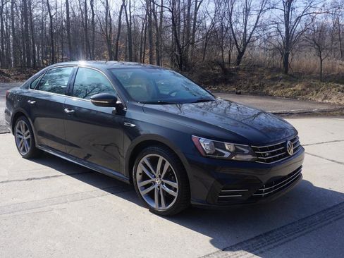 Used 2018 Volkswagen Passat 2.0T R-Line FWD image 1