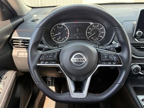 Used 2020 Nissan Altima 2.5 SR FWD image 14