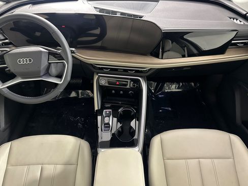 Used 2025 Audi Q5 Premium w/ Convenience Package image 12