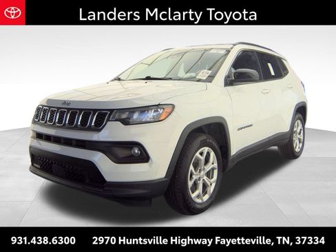 Used 2024 Jeep Compass Latitude AWD/4WD image 9