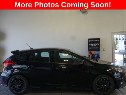 Used 2018 Ford Focus ST FWD image 2