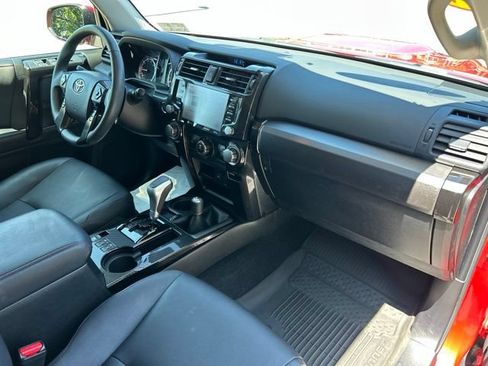 Used 2021 Toyota 4Runner TRD Off-Road Premium w/ Moonroof Package AWD/4WD image 26