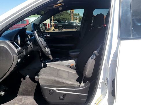 Used 2019 Jeep Grand Cherokee Laredo image 27