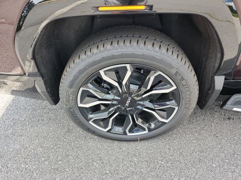 New 2025 GMC Sierra EV Denali image 6