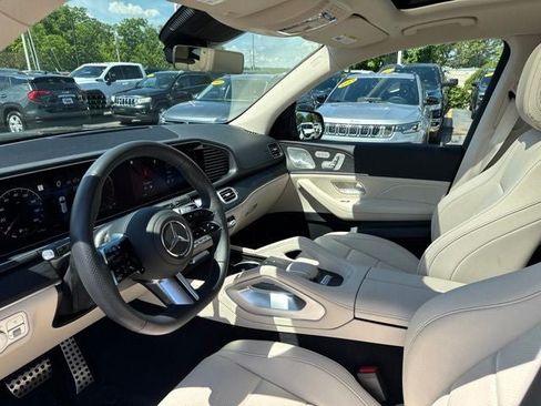 Used 2025 Mercedes-Benz GLS 450 4MATIC image 10