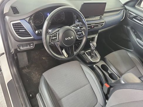 Used 2023 Kia Seltos S w/ Navigation Package FWD image 11