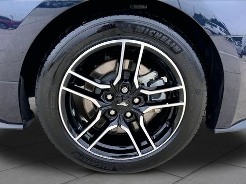Used 2021 Ford Mustang GT RWD image 9