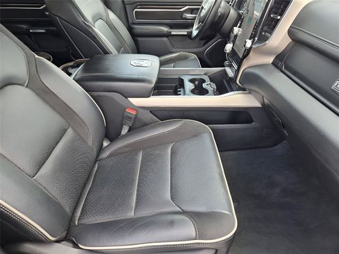 Used 2022 RAM 1500 Laramie AWD/4WD image 11