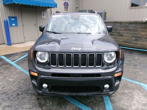 Used 2023 Jeep Renegade Latitude w/ Premium Group image 4