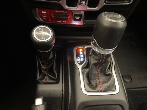 Used 2018 Jeep Wrangler Unlimited Rubicon AWD/4WD image 17