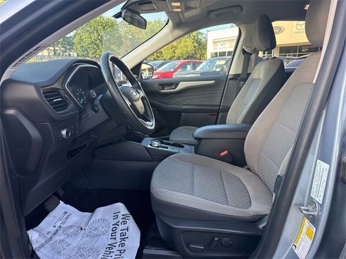 Used 2022 Ford Escape SE w/ SE Sport Appearance Package image 20