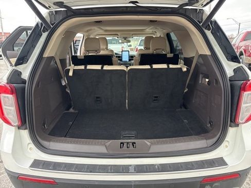 Used 2020 Ford Explorer Platinum w/ Premium Technology Package image 13