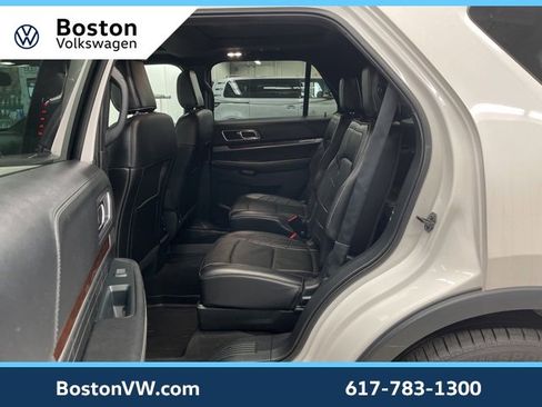 Used 2019 Ford Explorer Platinum image 10