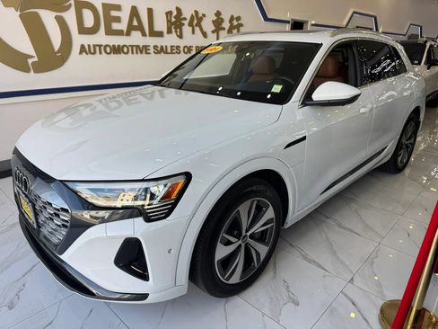 Used 2024 Audi Q8 e-tron Premium Plus w/ Premium Plus Package AWD/4WD image 4