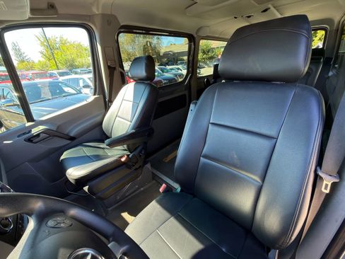 Used 2015 Mercedes-Benz Sprinter 2500 image 25