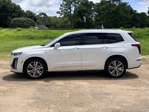 Used 2021 Cadillac XT6 Premium Luxury w/ Platinum Package AWD/4WD image 2