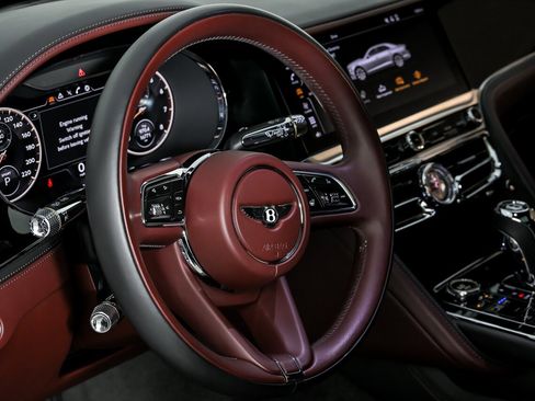 Used 2023 Bentley Flying Spur V8 image 26