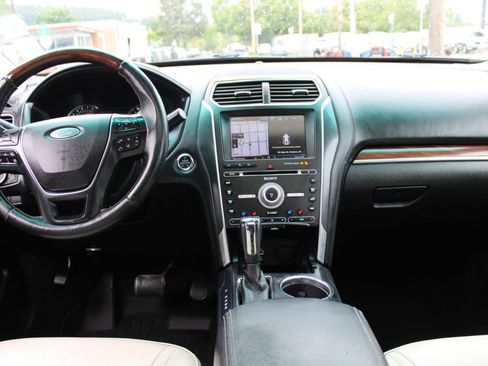 Used 2016 Ford Explorer Platinum AWD/4WD image 10