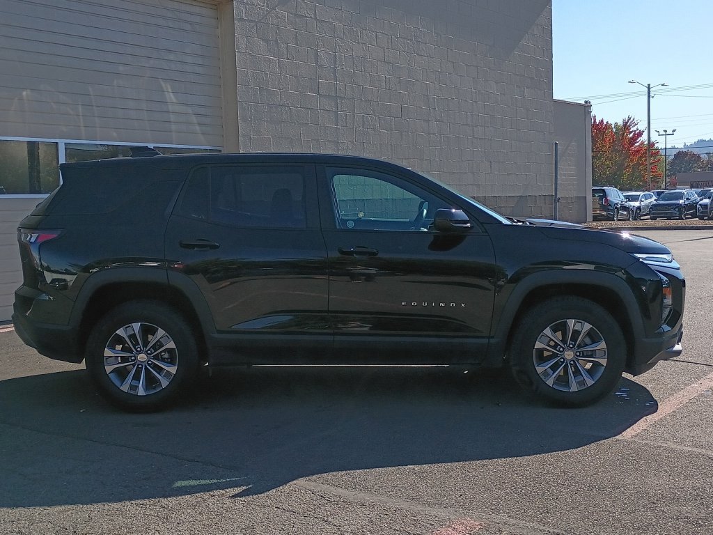 Used 2026 Chevrolet Equinox LT AWD/4WD image 3