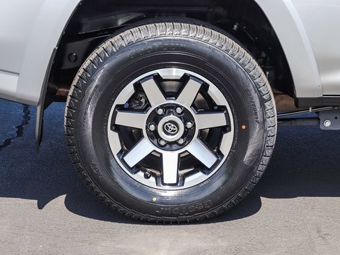 Certified 2023 Toyota 4Runner TRD Off-Road Premium AWD/4WD image 9
