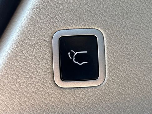 Used 2021 Chrysler Pacifica Touring-L image 35