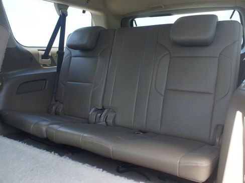 Used 2019 GMC Yukon XL SLT w/ Open Road Package RWD image 15