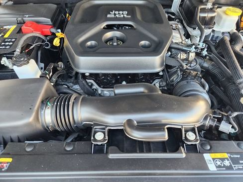 Used 2023 Jeep Wrangler Unlimited Sahara AWD/4WD image 32