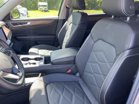 Used 2024 Volkswagen Atlas SE image 11