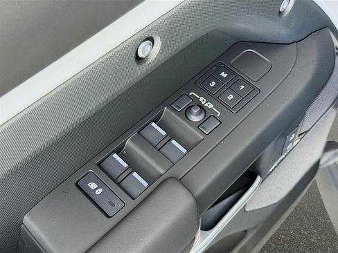 Used 2026 Land Rover Defender 110 X-Dynamic SE image 20