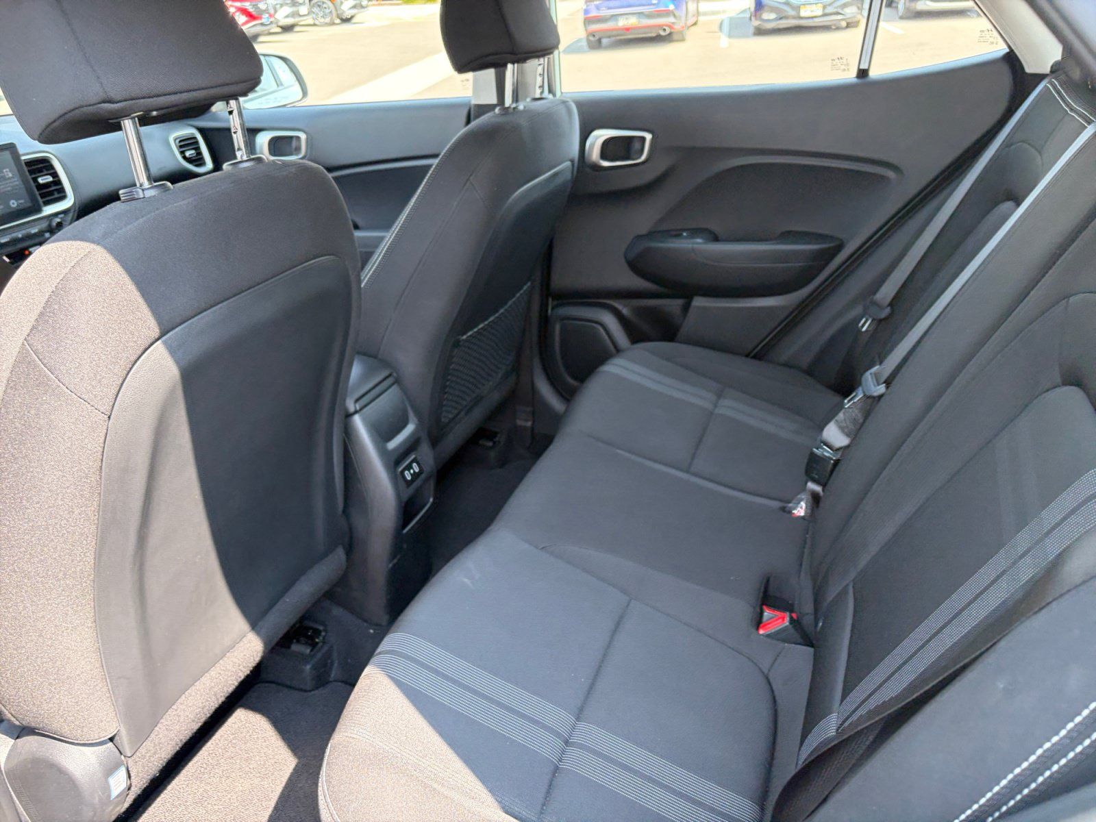Certified 2025 Hyundai Venue SEL FWD image 17