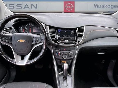 Used 2022 Chevrolet Trax LT w/ Redline Edition AWD/4WD image 7