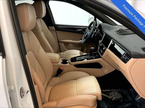 Used 2025 Porsche Macan AWD/4WD image 14
