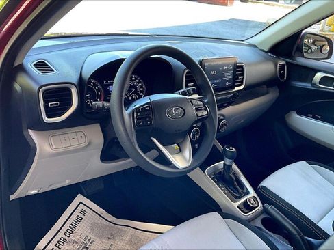 Used 2020 Hyundai Venue SEL FWD image 10
