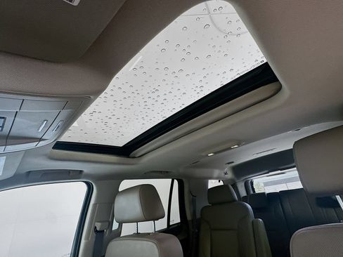 Used 2018 Chevrolet Tahoe Premier AWD/4WD image 23