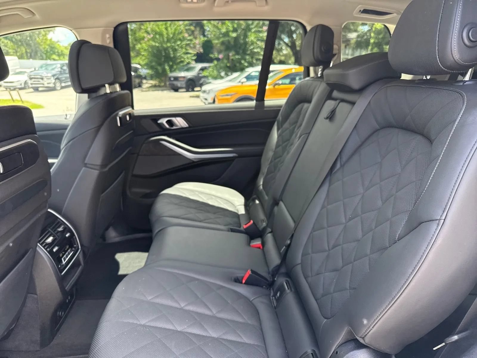 Used 2025 BMW X7 xDrive40i AWD/4WD image 14