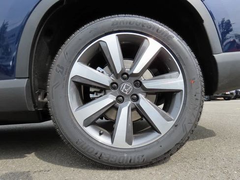 New 2025 Honda Pilot Touring image 9