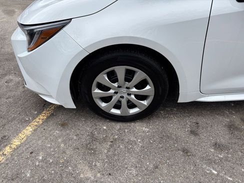 Used 2025 Toyota Corolla LE image 29