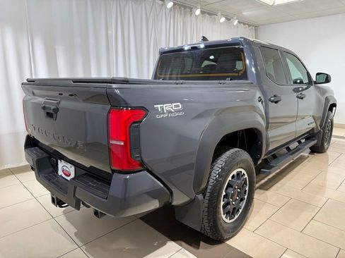 Certified 2025 Toyota Tacoma TRD Off-Road AWD/4WD image 5