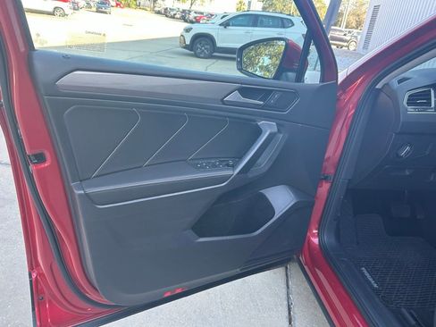 Used 2022 Volkswagen Tiguan SE image 44