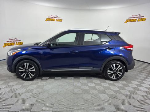 Used 2019 Nissan Kicks SR w/ SR Premium Package FWD image 2