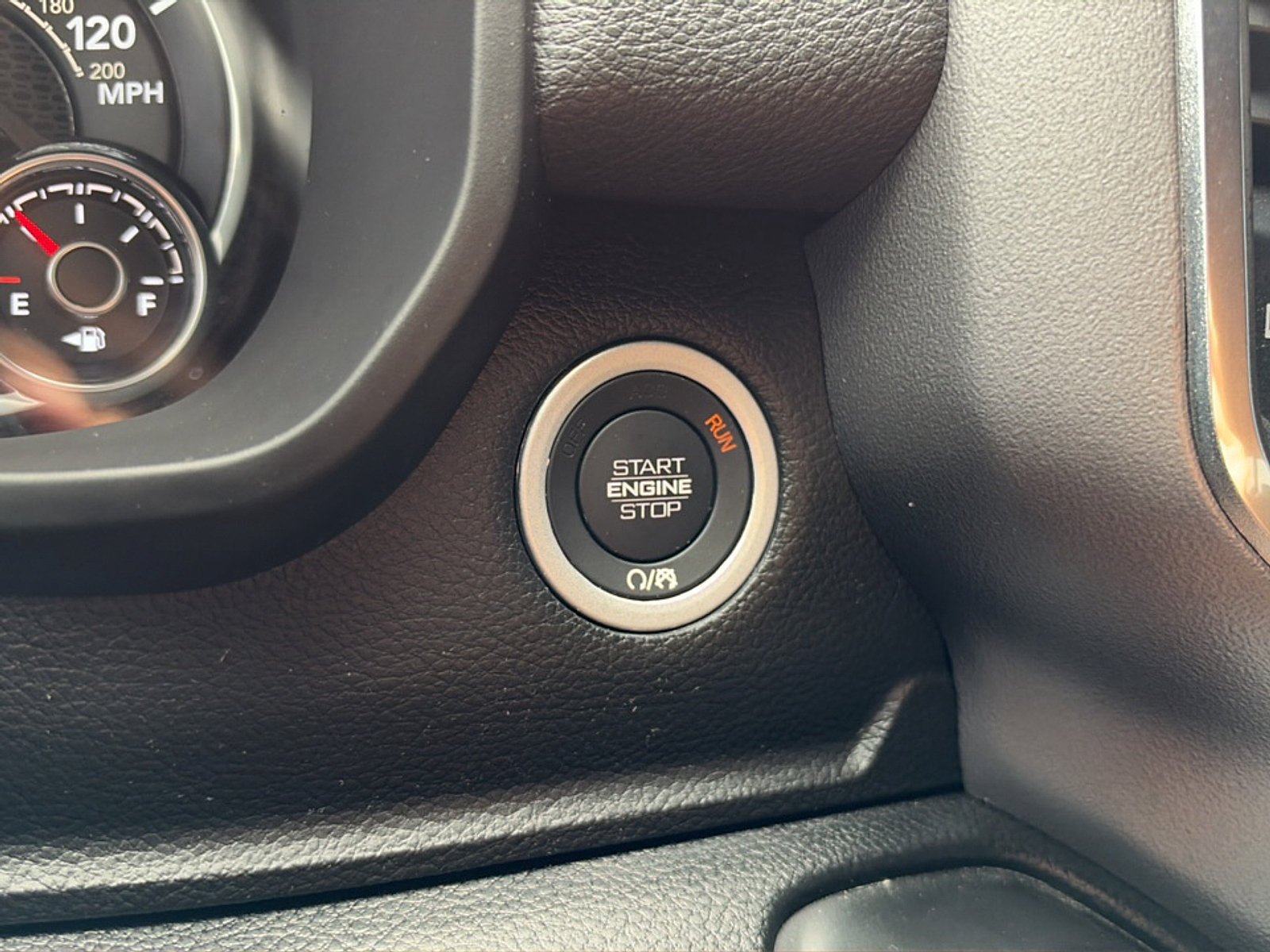 Used 2023 RAM 1500 Laramie AWD/4WD image 34