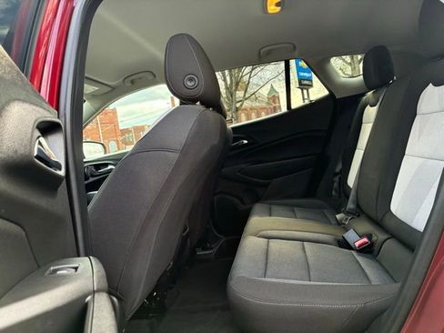 Used 2024 Chevrolet Trax LS w/ LS Convenience Package image 17