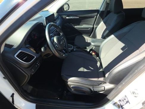 Used 2023 Kia Seltos S image 13