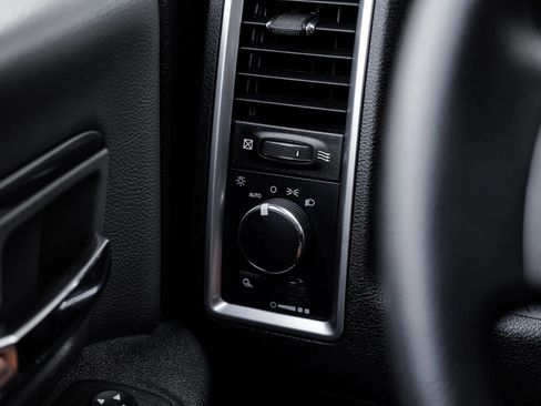 Used 2022 RAM 1500 Classic SLT RWD image 32