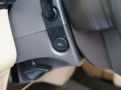 Used 2014 Ford F350 Lariat w/ Lariat Interior Package image 11