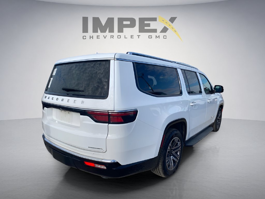 Used 2023 Jeep Wagoneer L Series II RWD image 5